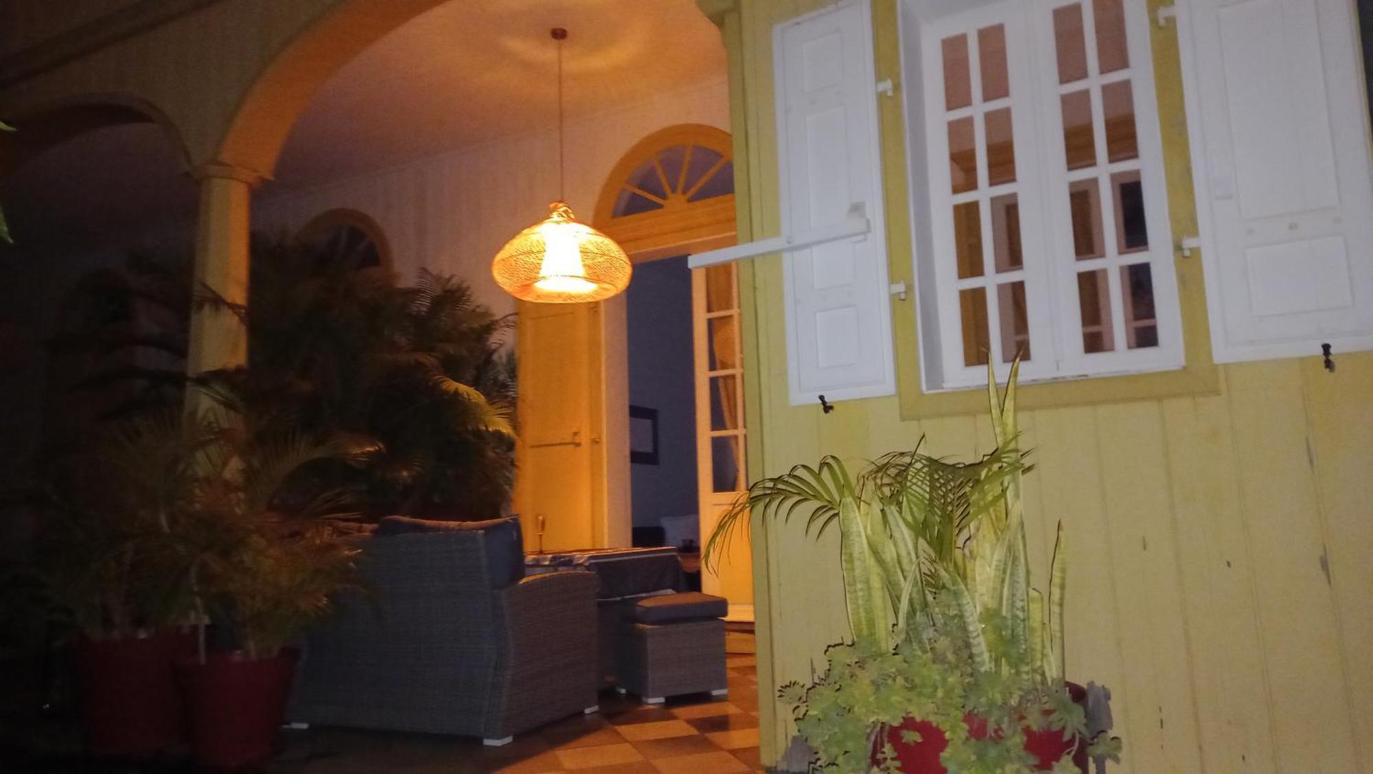 O Privilege Villa D'Exception En Centre-Ville De St-Pierre Saint Pierre Exterior foto